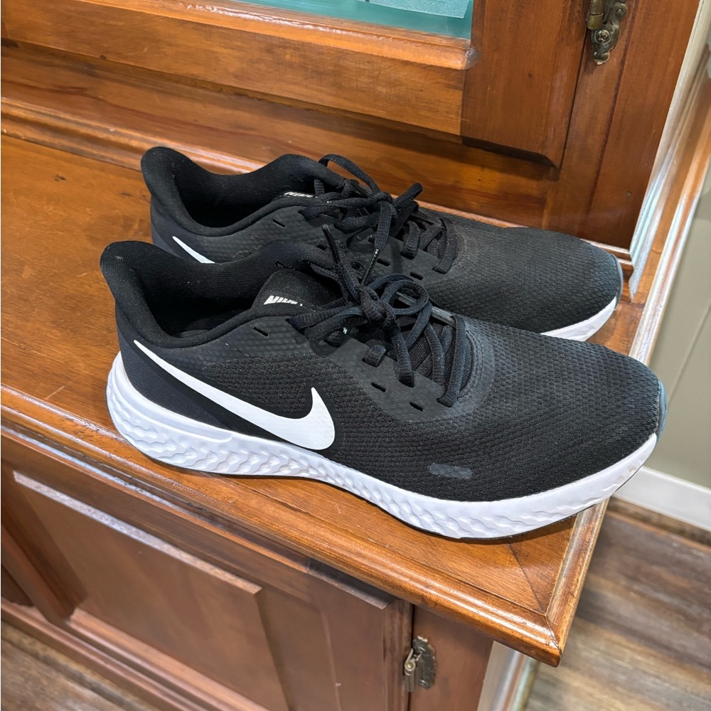 Nike Black and White Women's Sneakers
